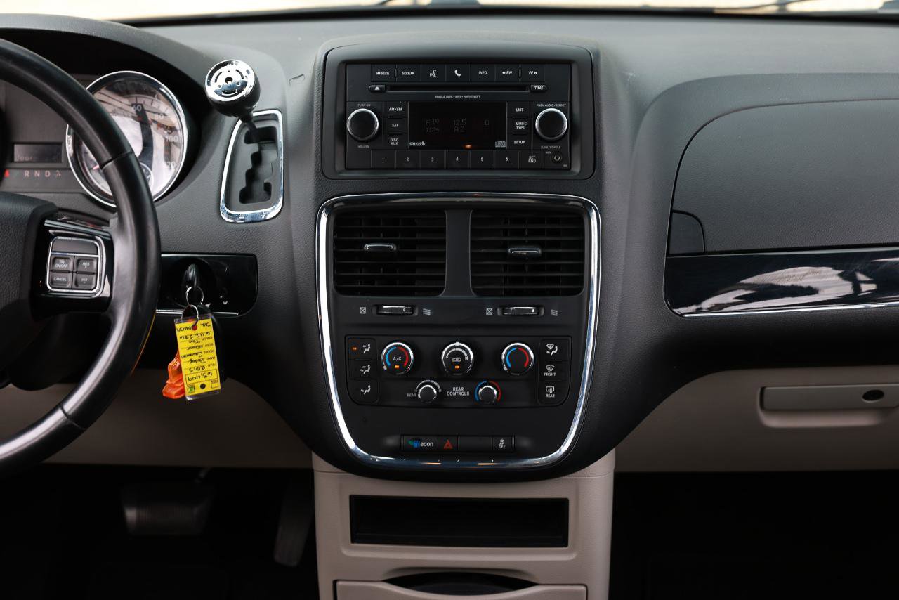 Used 2015 Dodge Grand Caravan SE FWD image 38