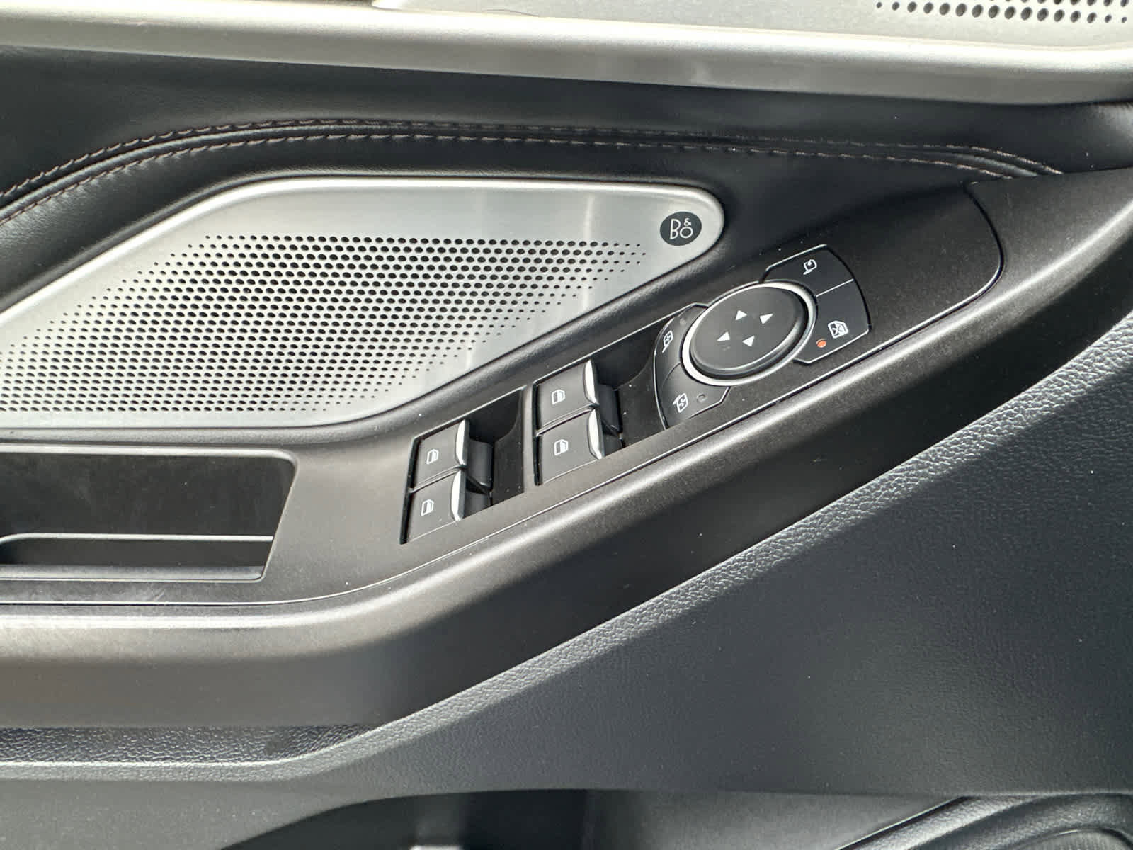 Used 2020 Ford Explorer Platinum image 29