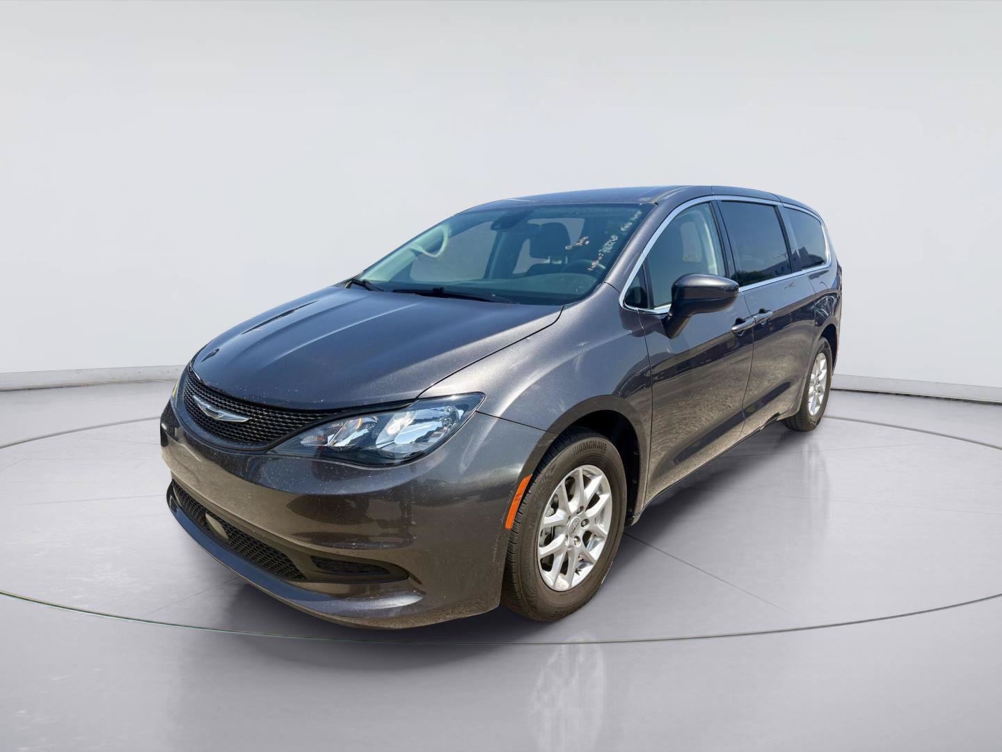 Used 2023 Chrysler Voyager LX FWD image 7