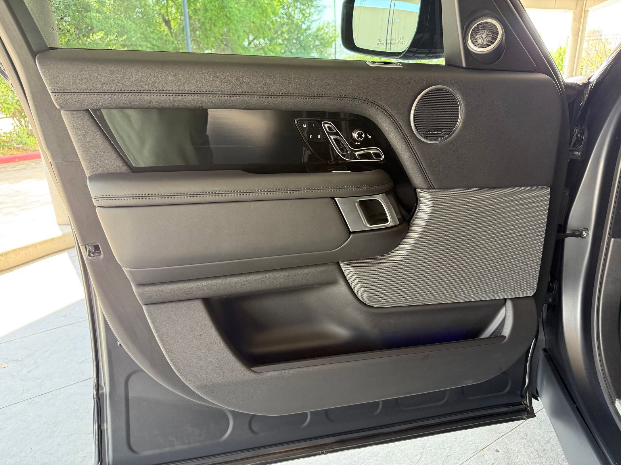 Used 2021 Land Rover Range Rover P525 Westminster Edition LWB image 22