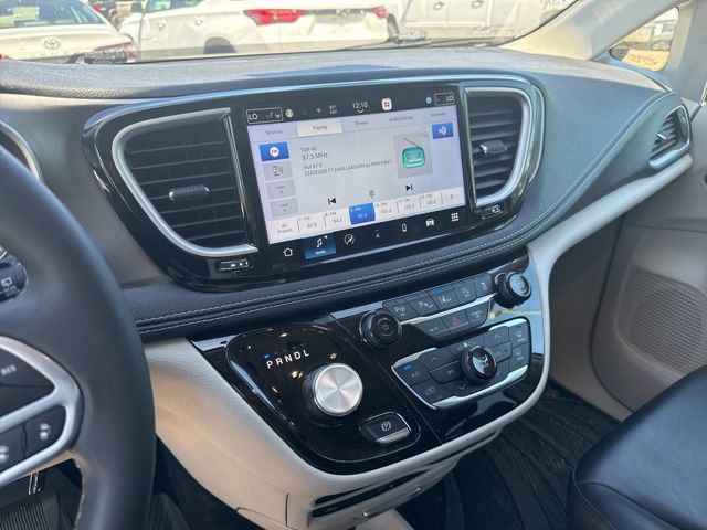 Used 2023 Chrysler Pacifica Touring-L w/ Uconnect Theater Family Group AWD/4WD image 10