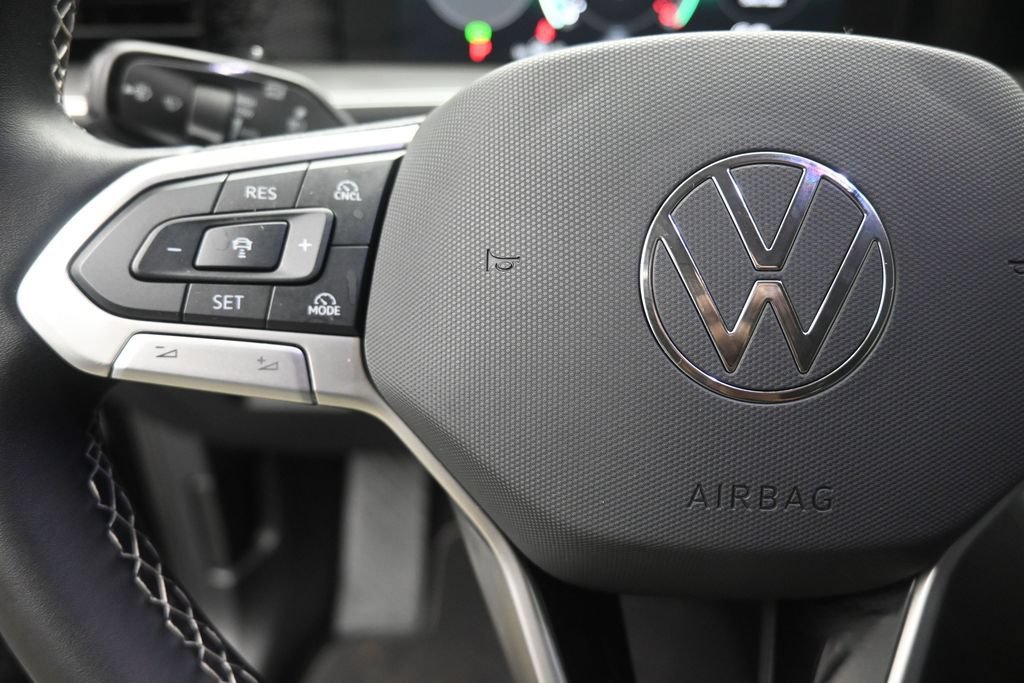 Used 2025 Volkswagen Tiguan SE FWD image 15