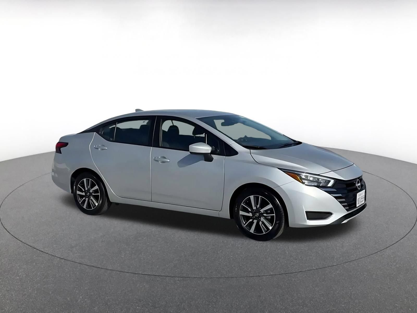 Used 2025 Nissan Versa SV FWD image 2