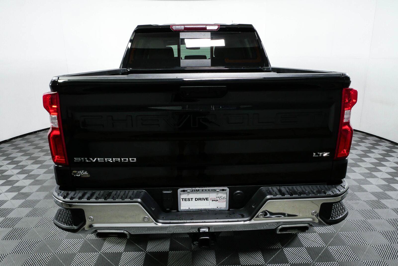 Used 2022 Chevrolet Silverado 1500 LTZ w/ LTZ Convenience Package II AWD/4WD image 28