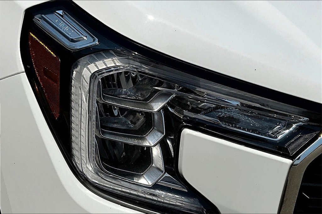 Used 2023 GMC Terrain SLE image 31