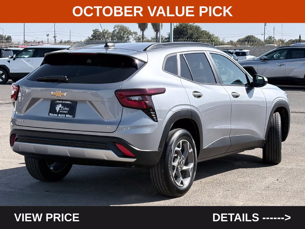 Used 2025 Chevrolet Trax LT FWD image 5