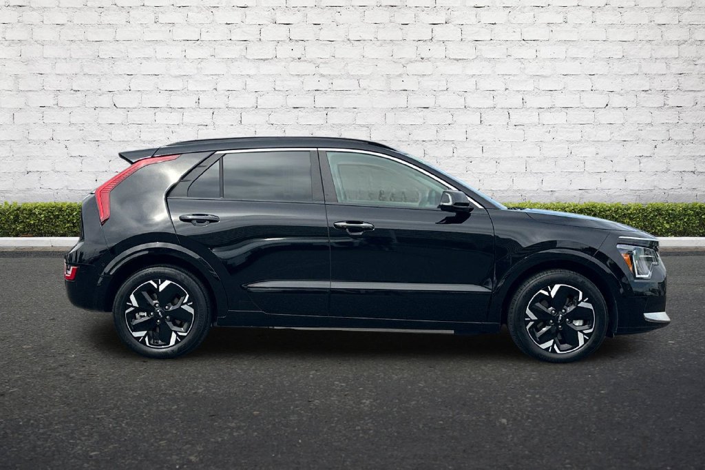 Used 2024 Kia Niro Wave FWD image 3