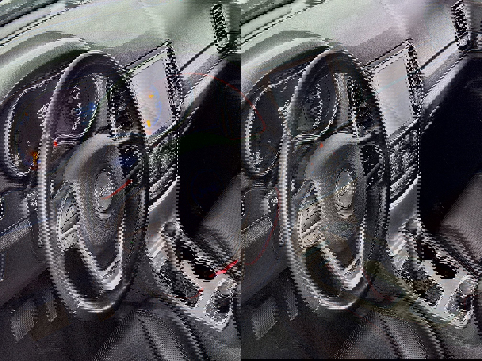 Used 2021 Jeep Grand Cherokee Trailhawk w/ Trailhawk Luxury Group image 15