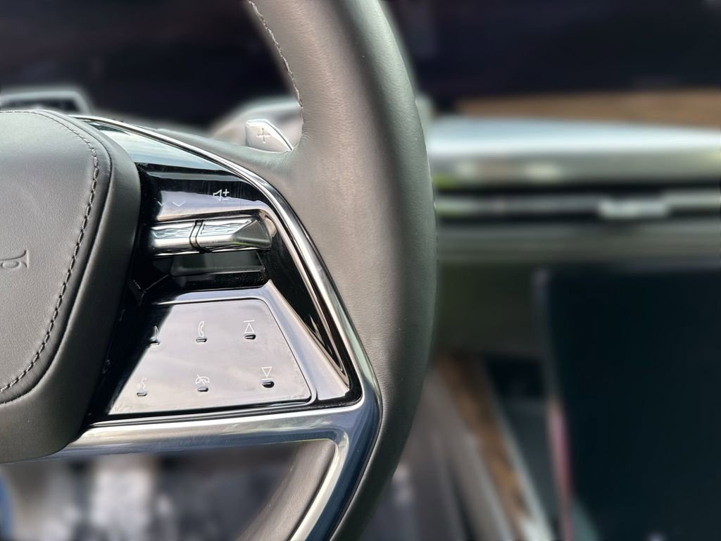 Used 2025 Cadillac Escalade Premium Luxury Platinum image 18