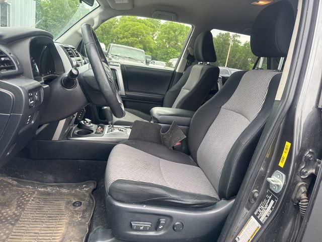 Used 2018 Toyota 4Runner SR5 AWD/4WD image 15