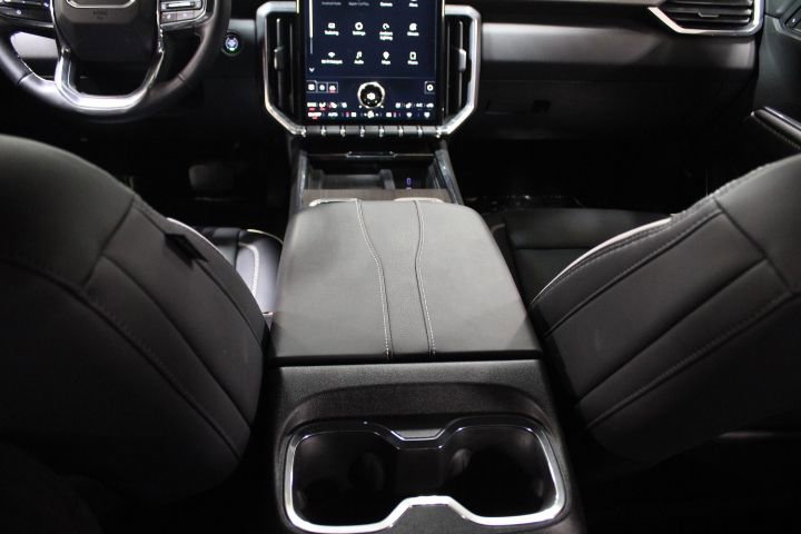 Used 2024 GMC Acadia Denali image 31