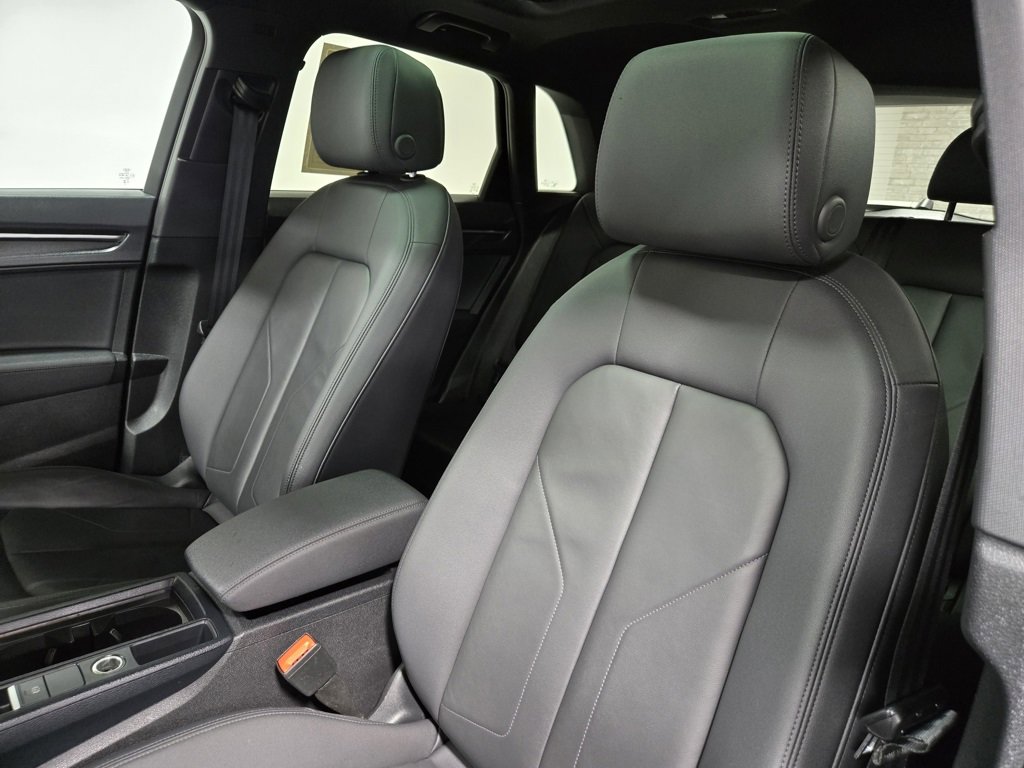 Used 2024 Audi Q3 2.0T Premium image 12