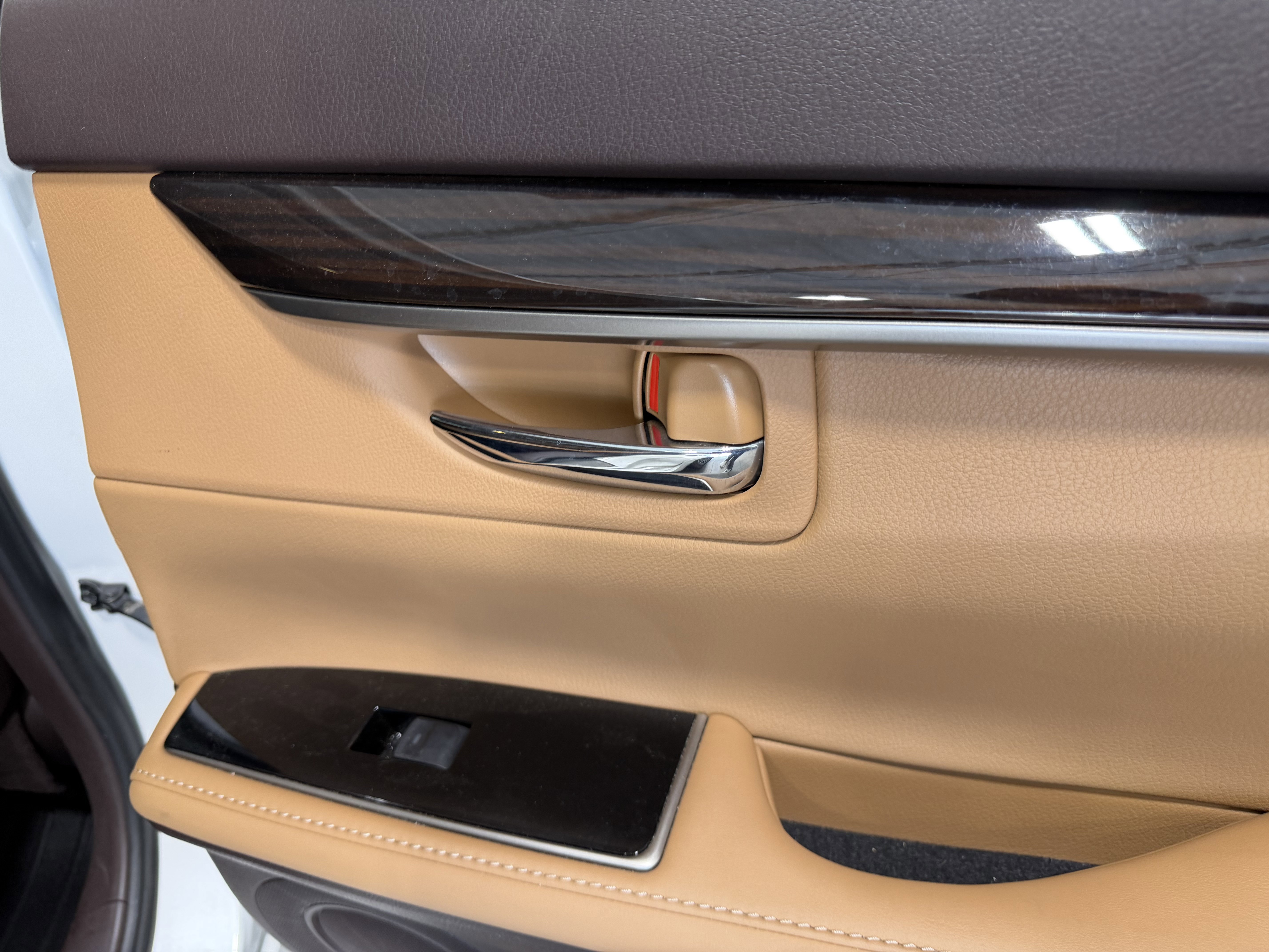Used 2016 Lexus ES 350 w/ Luxury Package w/Wood Trim FWD image 30