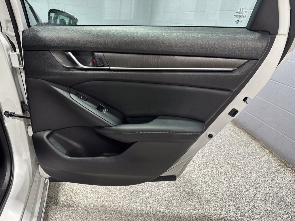 Used 2018 Honda Accord Touring image 18