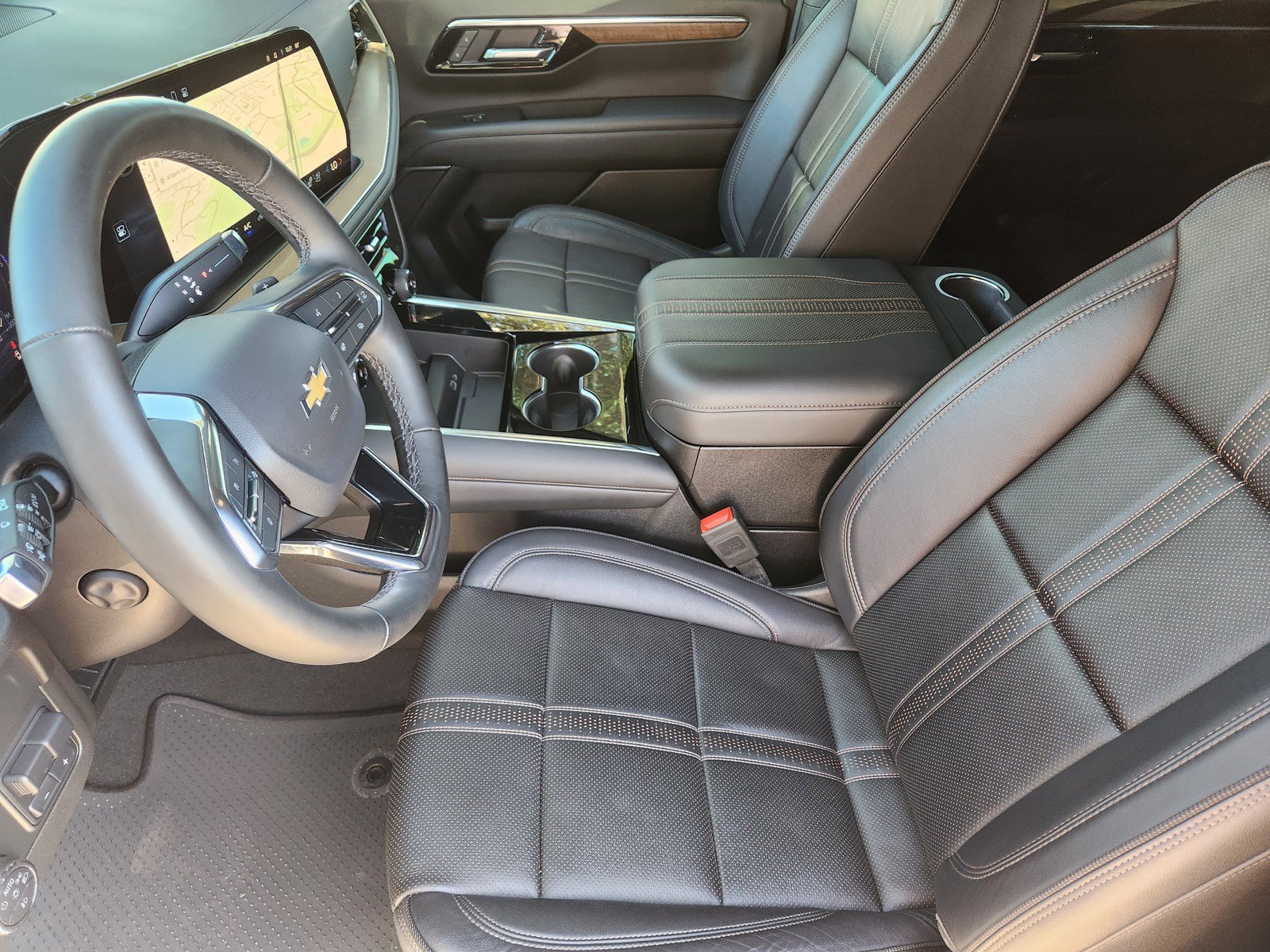 Used 2025 Chevrolet Tahoe High Country AWD/4WD image 11