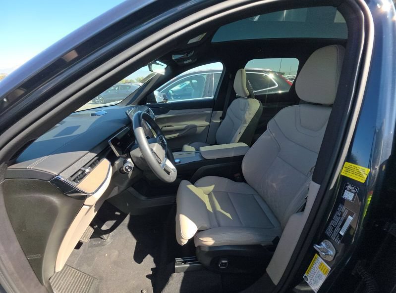 Used 2025 Volvo EX90 Plus AWD/4WD image 4