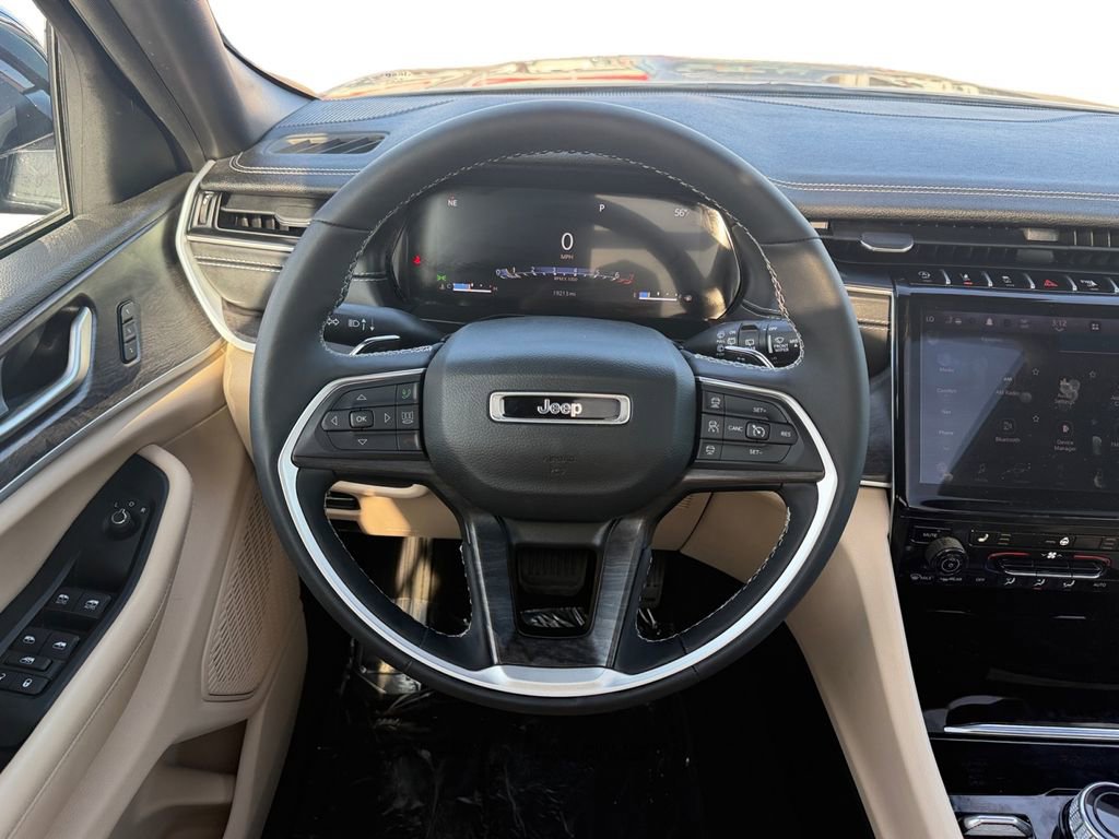 Used 2024 Jeep Grand Cherokee Limited image 13