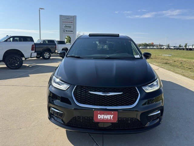 New 2026 Chrysler Pacifica Select image 2