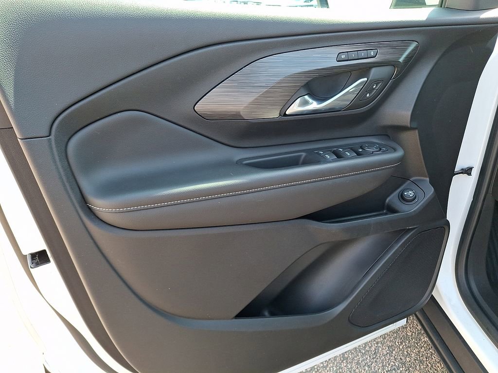 Used 2024 GMC Terrain SLT image 14