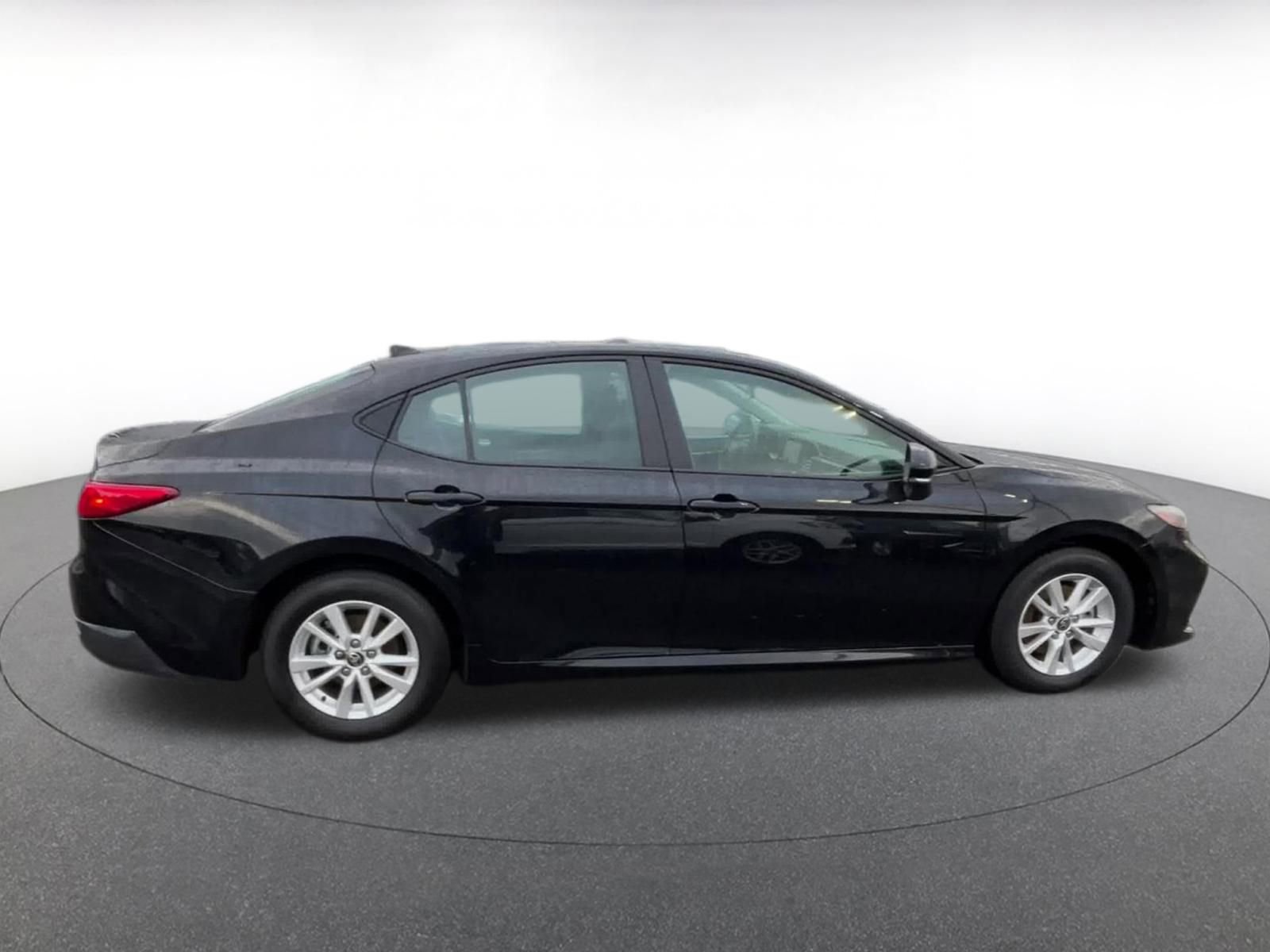 Used 2025 Toyota Camry LE image 16