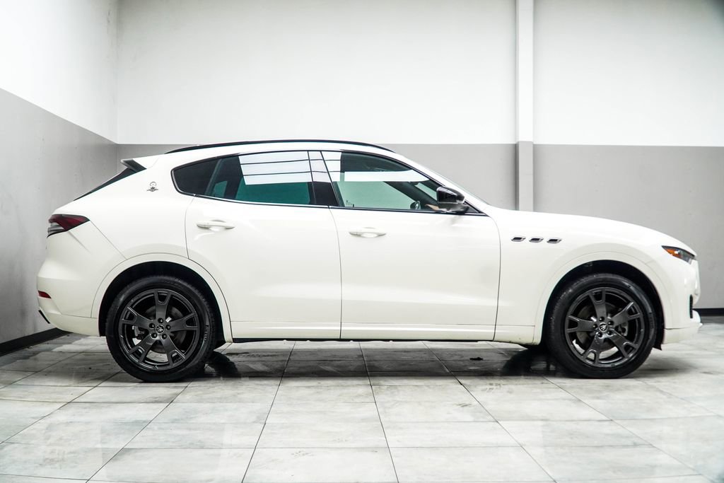 Used 2021 Maserati Levante AWD/4WD image 3