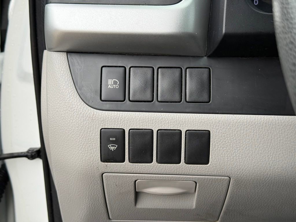 Used 2017 Toyota Highlander LE FWD image 18