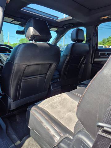 Used 2017 Ford Explorer XLT w/ XLT Appearance Package AWD/4WD image 13