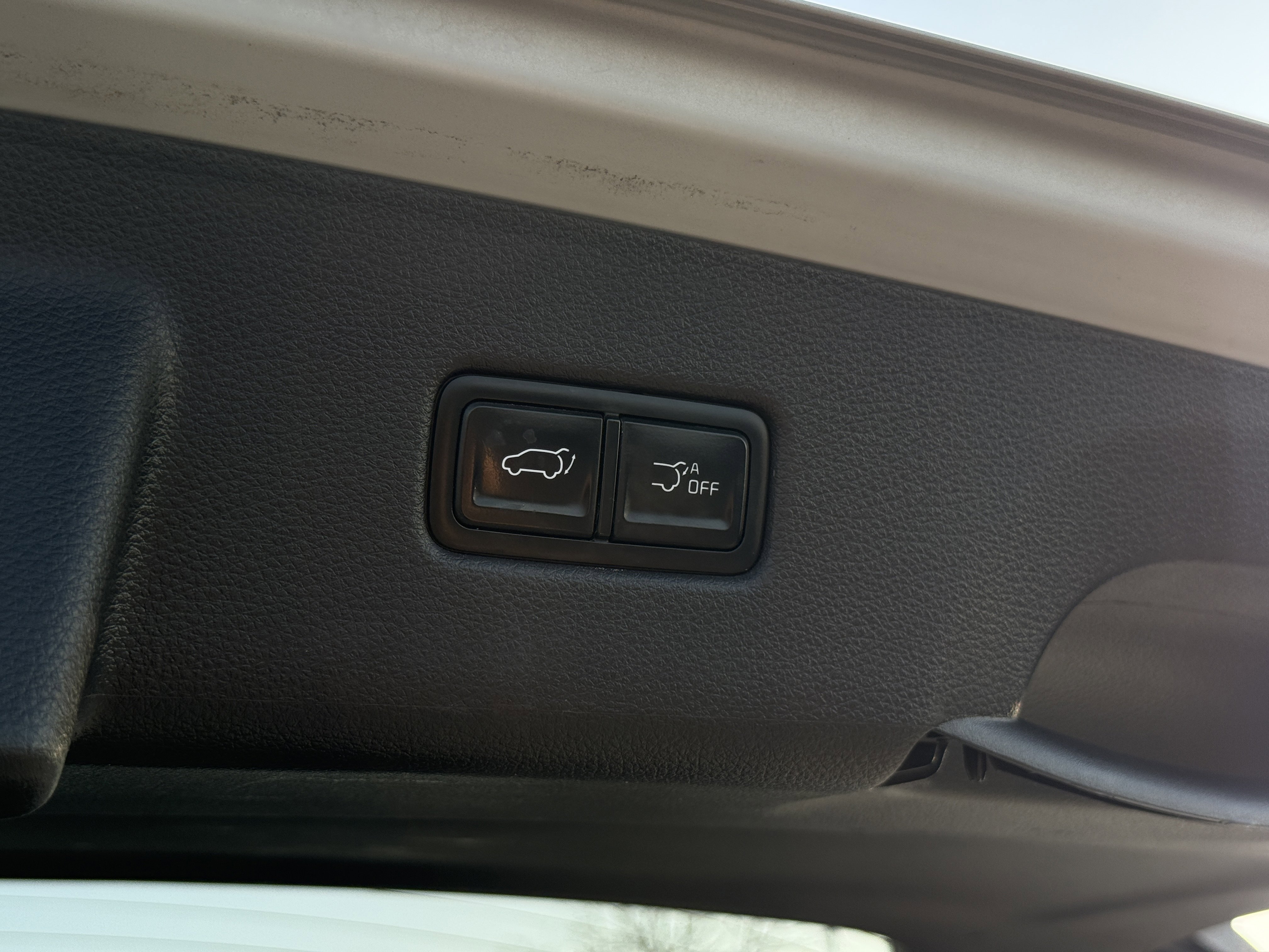 Used 2022 Kia Carnival EX image 40