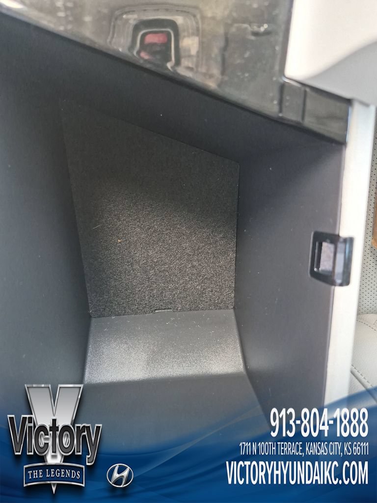 Used 2025 Hyundai Elantra Limited FWD image 26