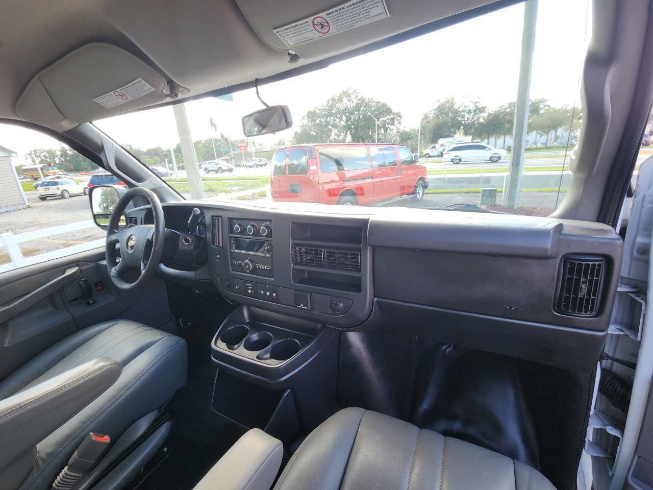 Used 2018 Chevrolet Express 2500 Extended image 25
