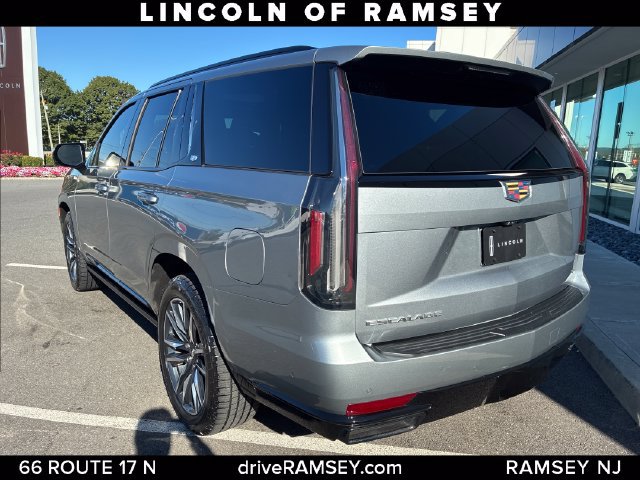 Used 2023 Cadillac Escalade Sport AWD/4WD image 3