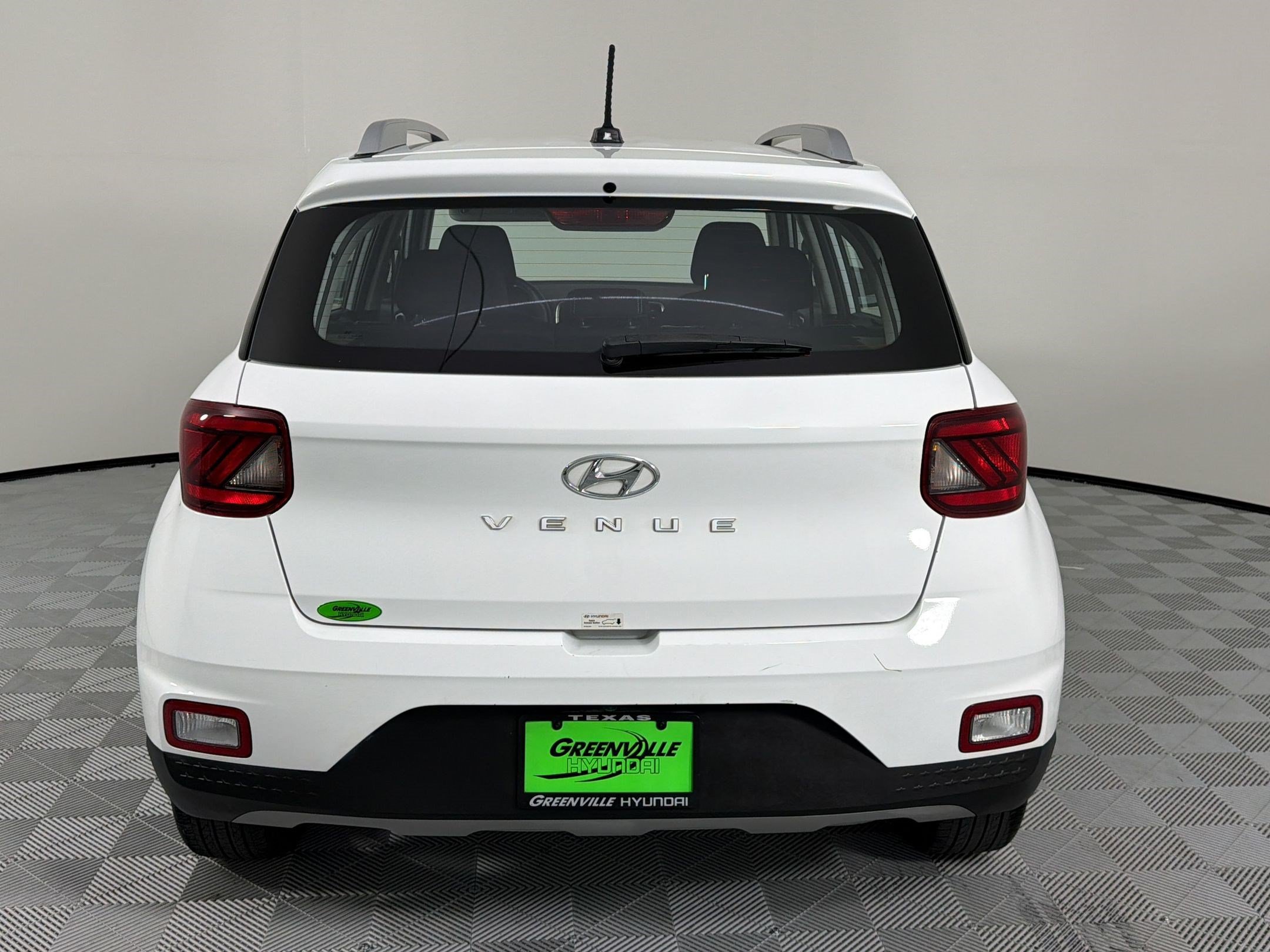 Used 2024 Hyundai Venue SEL FWD image 10