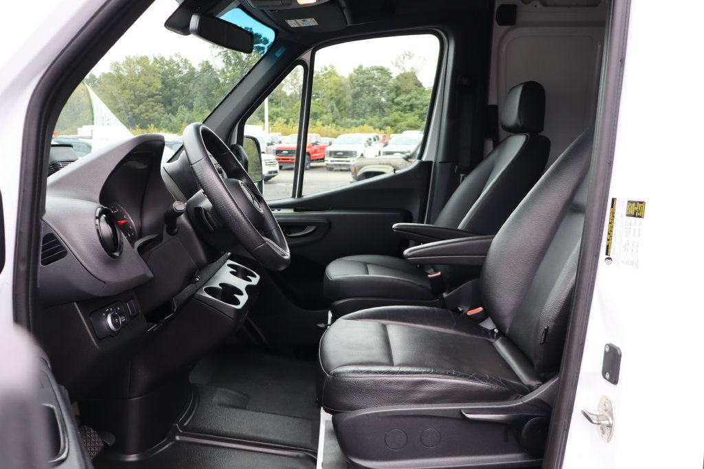 Used 2025 Mercedes-Benz Sprinter 2500 image 20