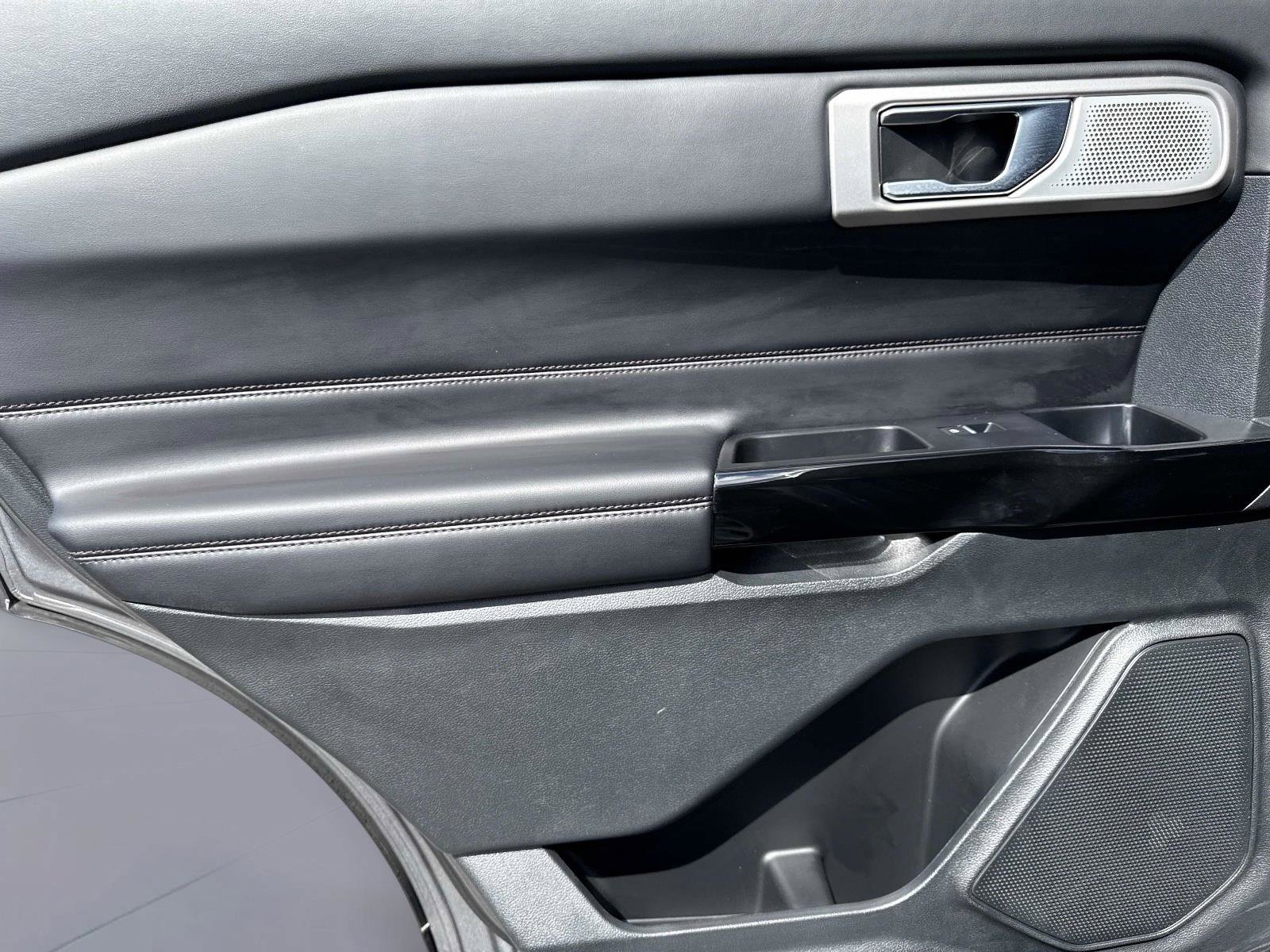 Used 2023 Ford Explorer Platinum w/ Technology Package image 14