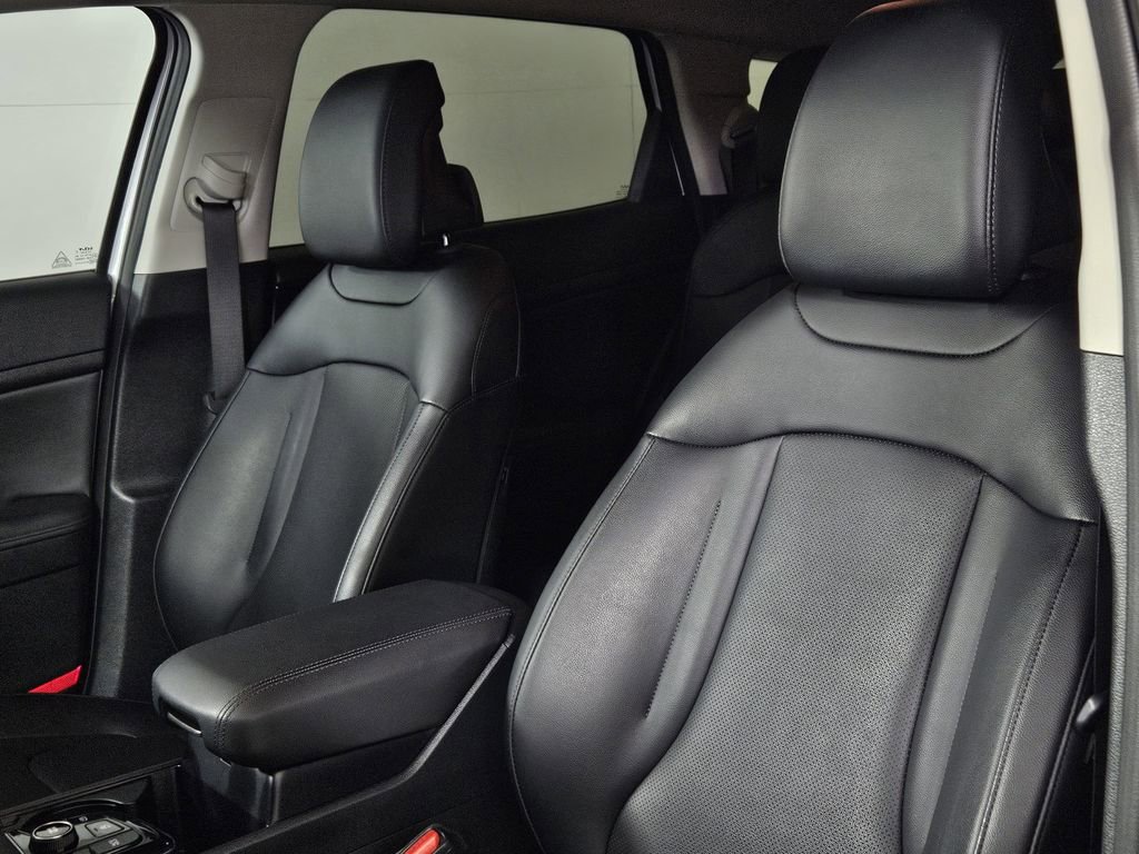 Used 2025 Kia Sportage EX image 21