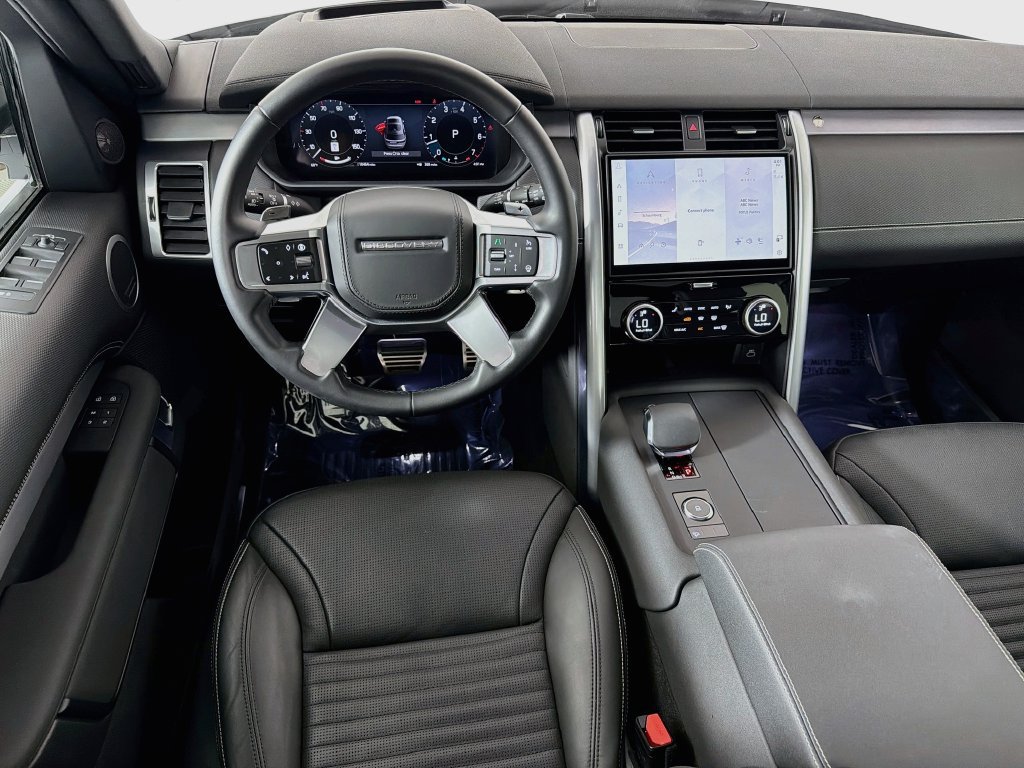 Certified 2025 Land Rover Discovery Dynamic SE AWD/4WD image 24
