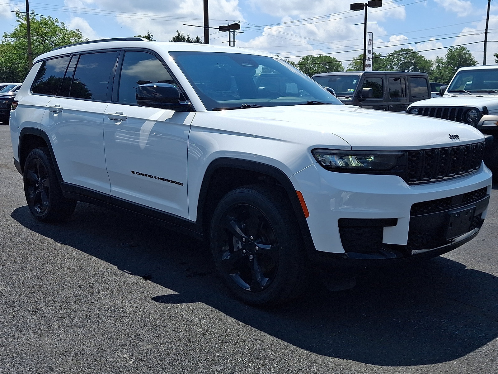 Used 2023 Jeep Grand Cherokee L Laredo AWD/4WD image 3