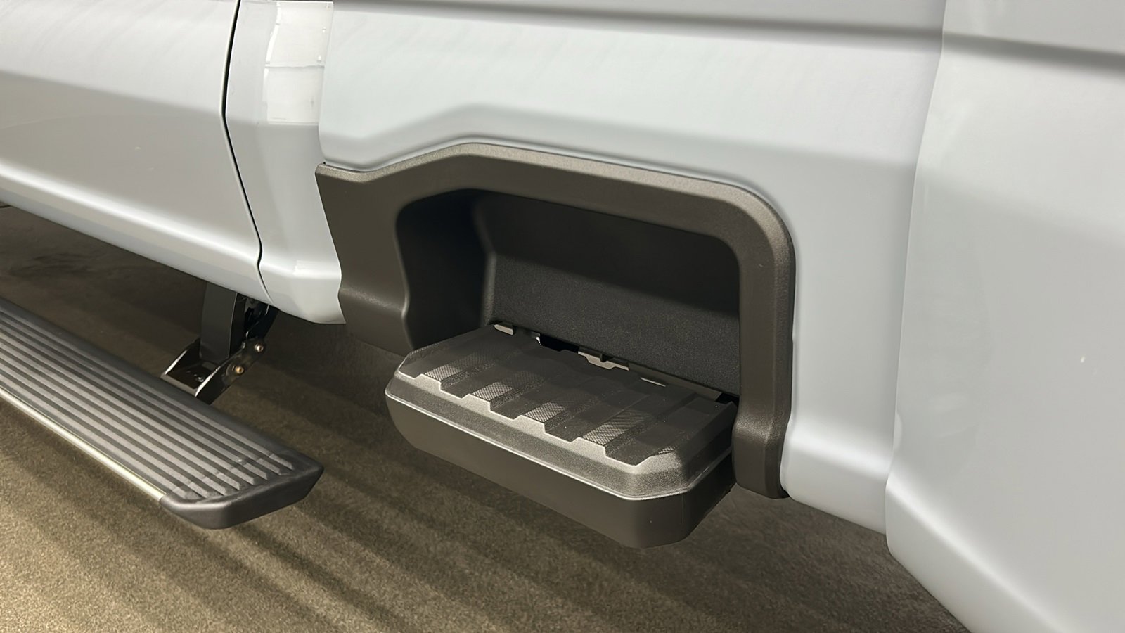 Used 2025 Ford F450 Platinum w/ FX4 Off-Road Package image 16