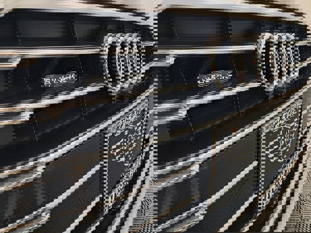 Used 2021 Audi A8 L 4.0T w/ Executive Plus Package image 7