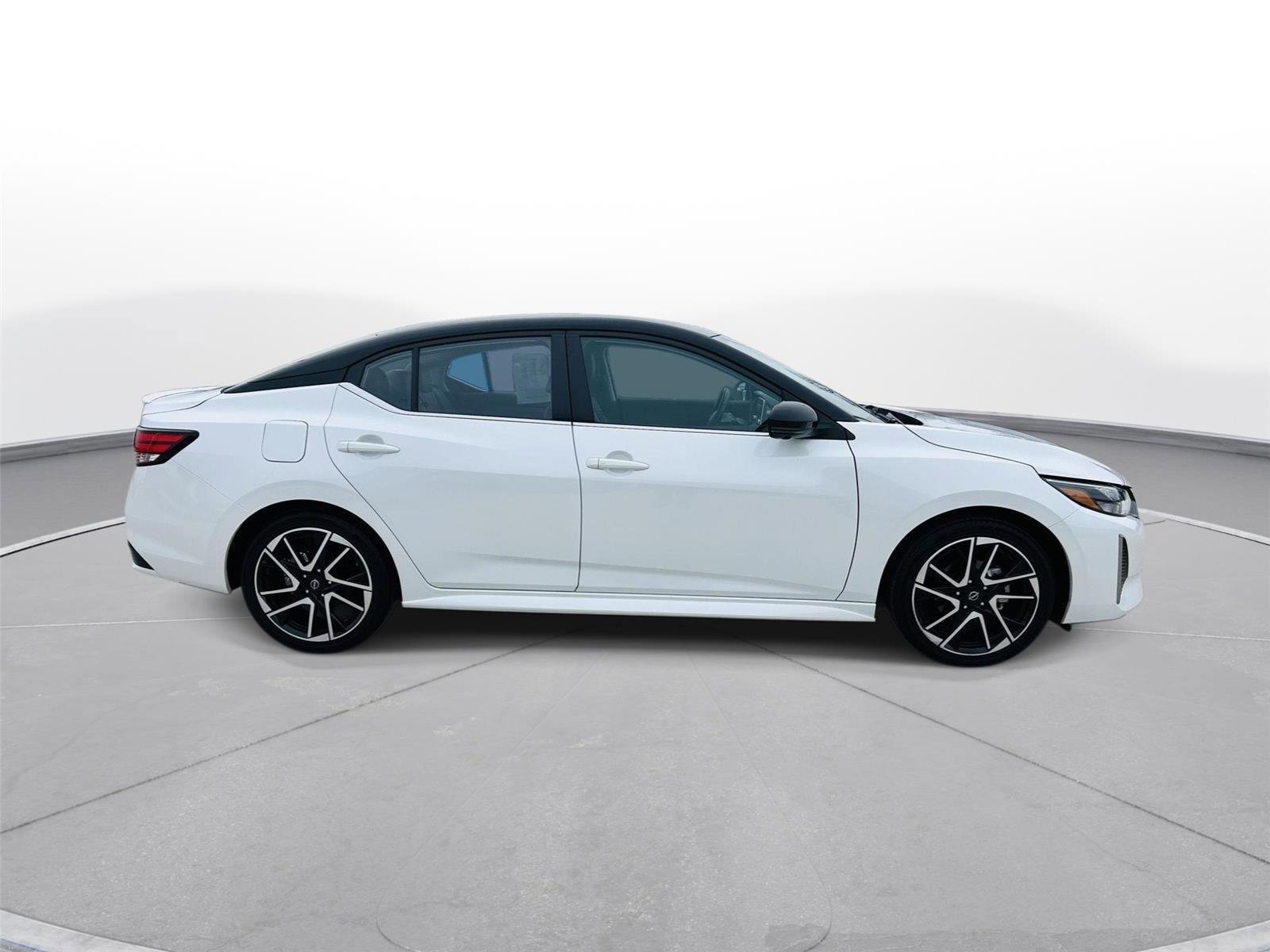 Used 2024 Nissan Sentra SR w/ SR Premium Package image 40