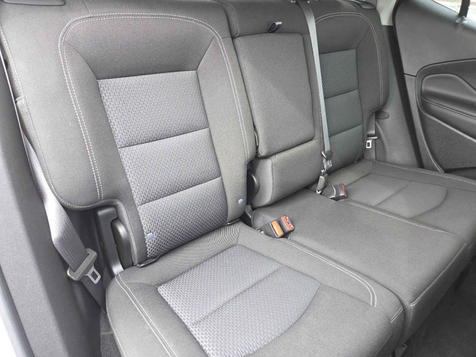 Used 2023 GMC Terrain SLE image 23