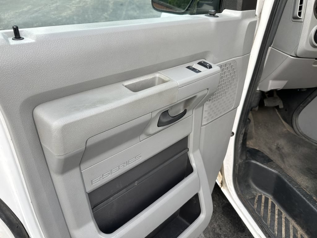 Used 2011 Ford E-250 and Econoline 250 w/ PWR Group RWD image 17