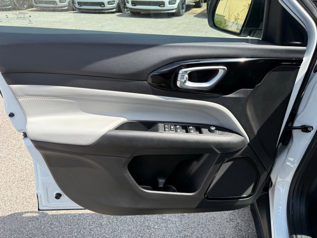 Certified 2025 Jeep Compass Limited AWD/4WD image 19