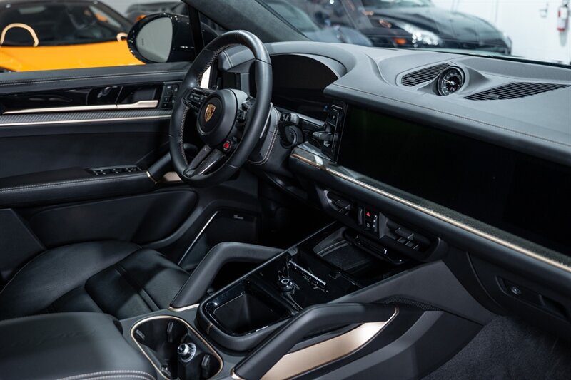 Used 2024 Porsche Cayenne Turbo GT AWD/4WD image 60