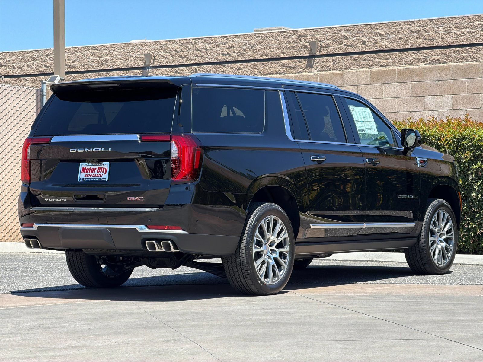 New 2026 GMC Yukon XL Denali w/ Denali Reserve Package AWD/4WD image 4