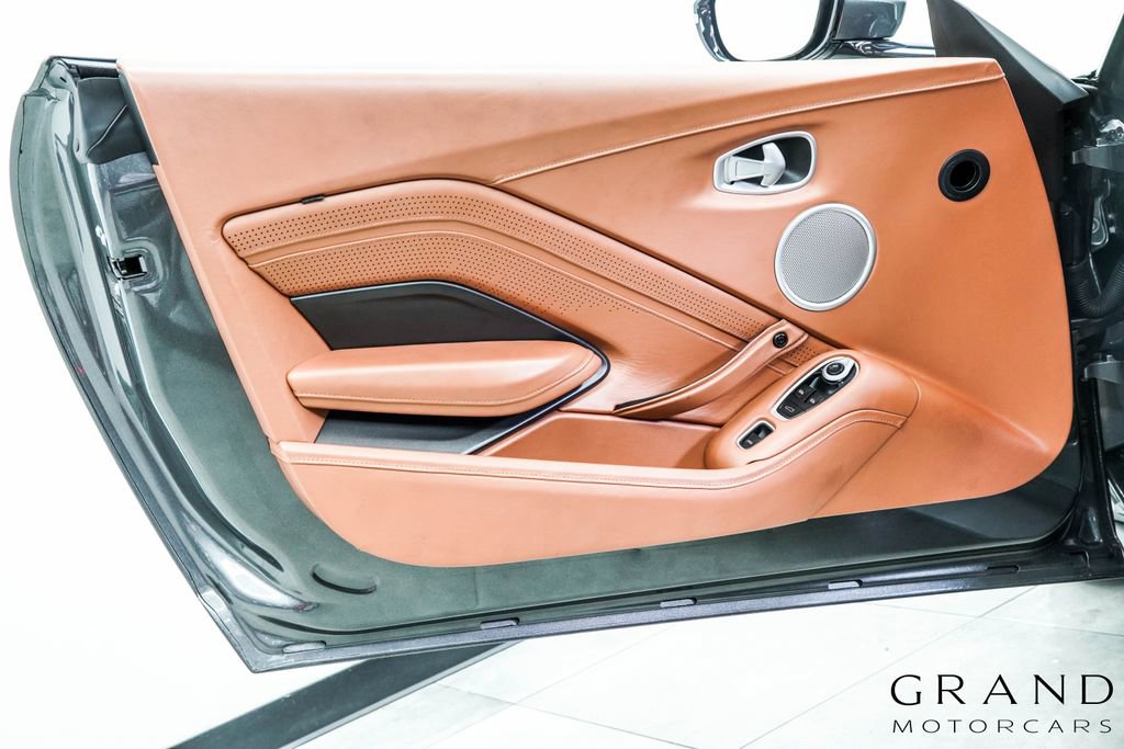 Used 2021 Aston Martin V8 Vantage Roadster RWD image 42