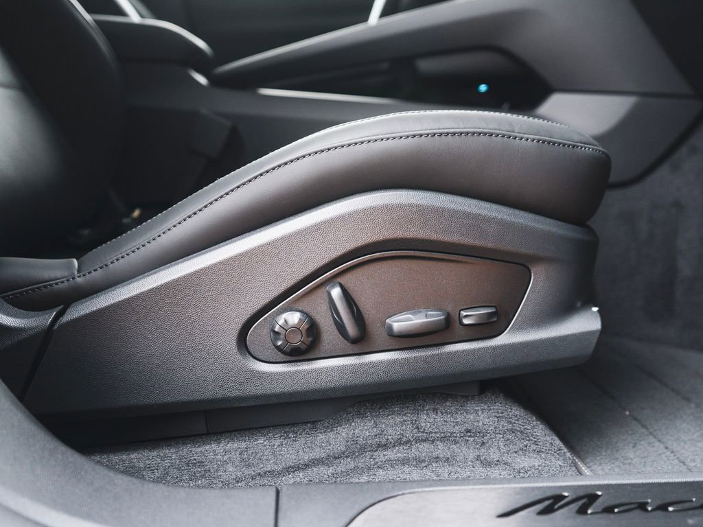 New 2025 Porsche Macan Turbo Electric image 35