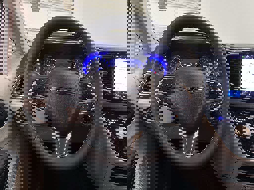 Used 2024 Chrysler Pacifica Touring-L image 18