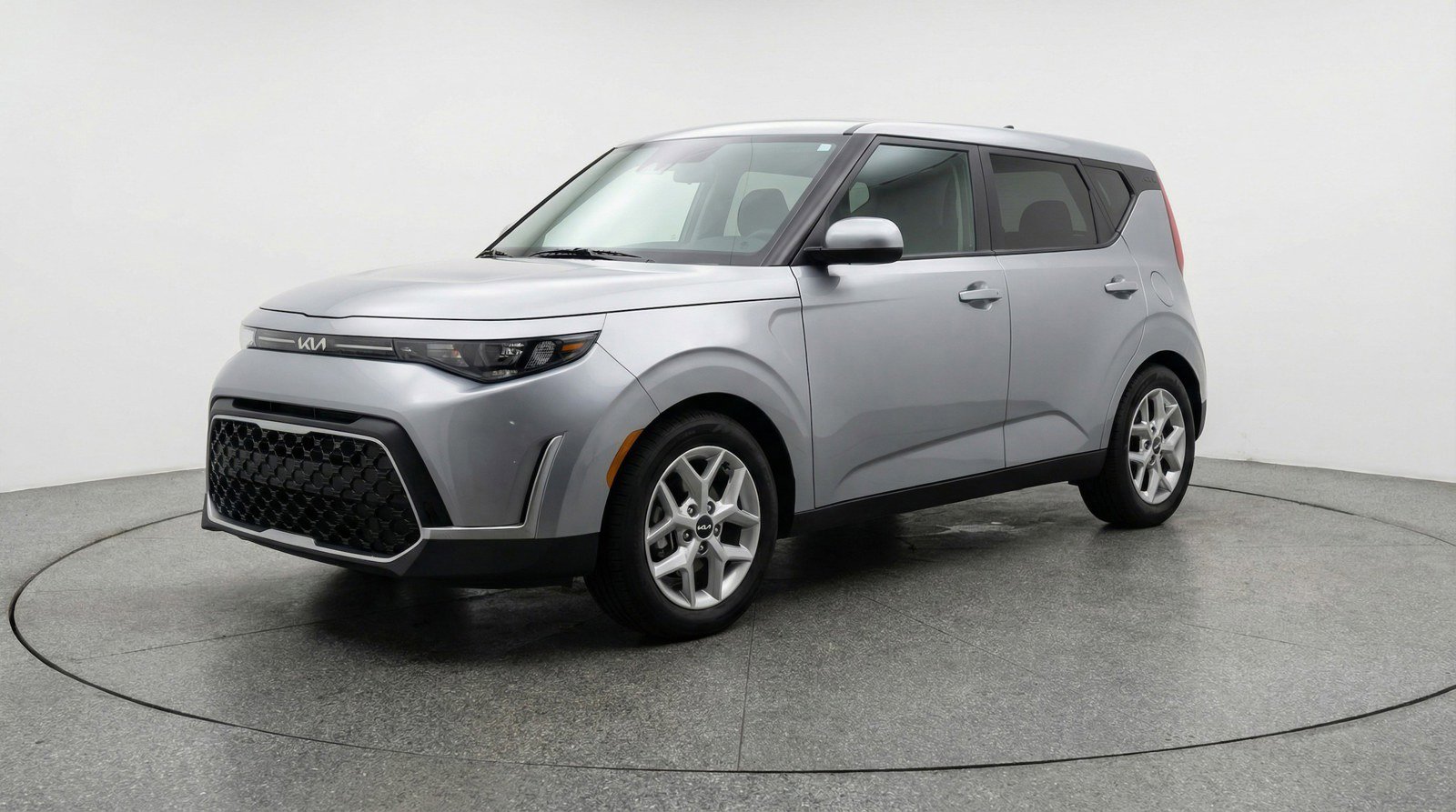 Used 2025 Kia Soul LX w/ LX Technology Package image 3
