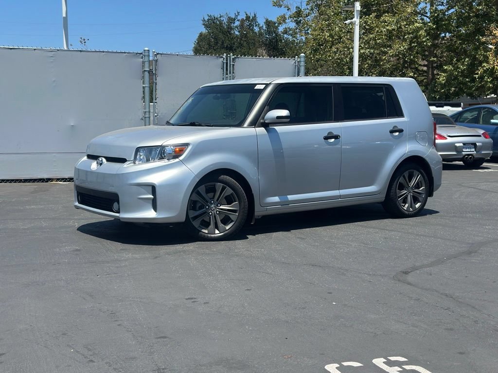 Used 2012 Scion xB FWD image 1